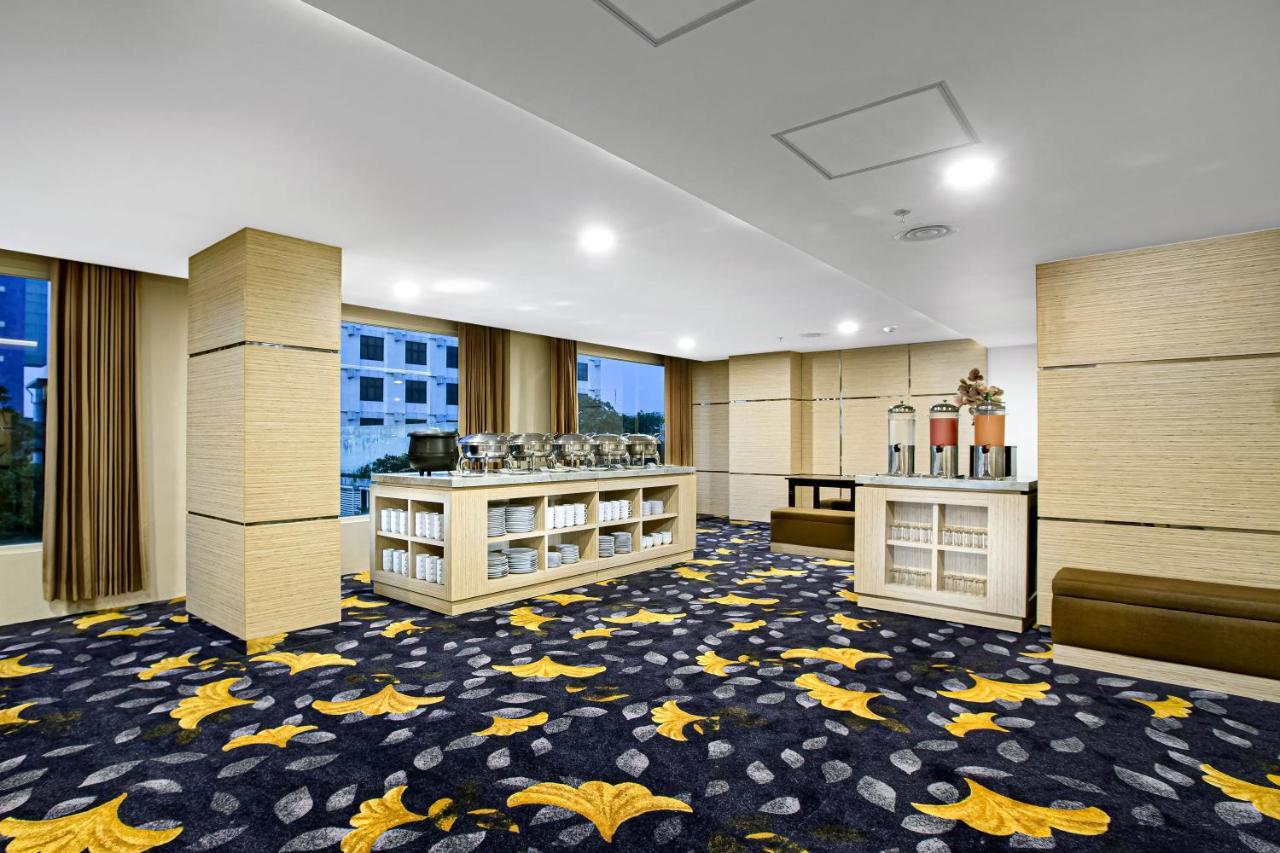 Quest Hotel Darmo - Surabaya By Aston Экстерьер фото
