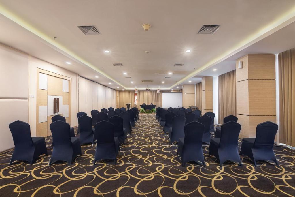 Quest Hotel Darmo - Surabaya By Aston Экстерьер фото