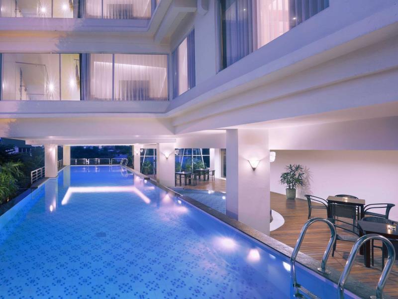Quest Hotel Darmo - Surabaya By Aston Экстерьер фото