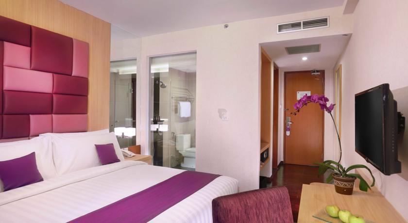 Quest Hotel Darmo - Surabaya By Aston Экстерьер фото