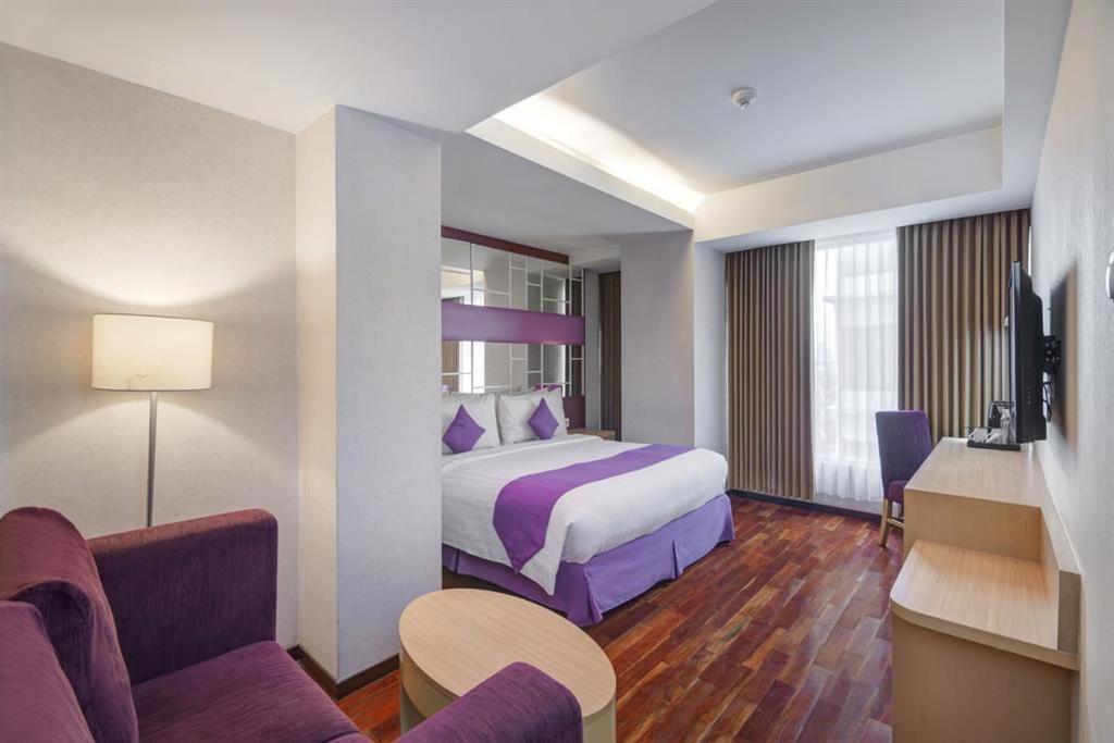 Quest Hotel Darmo - Surabaya By Aston Экстерьер фото