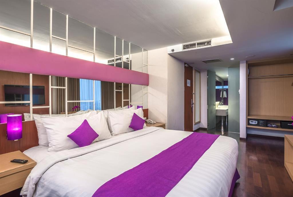 Quest Hotel Darmo - Surabaya By Aston Экстерьер фото
