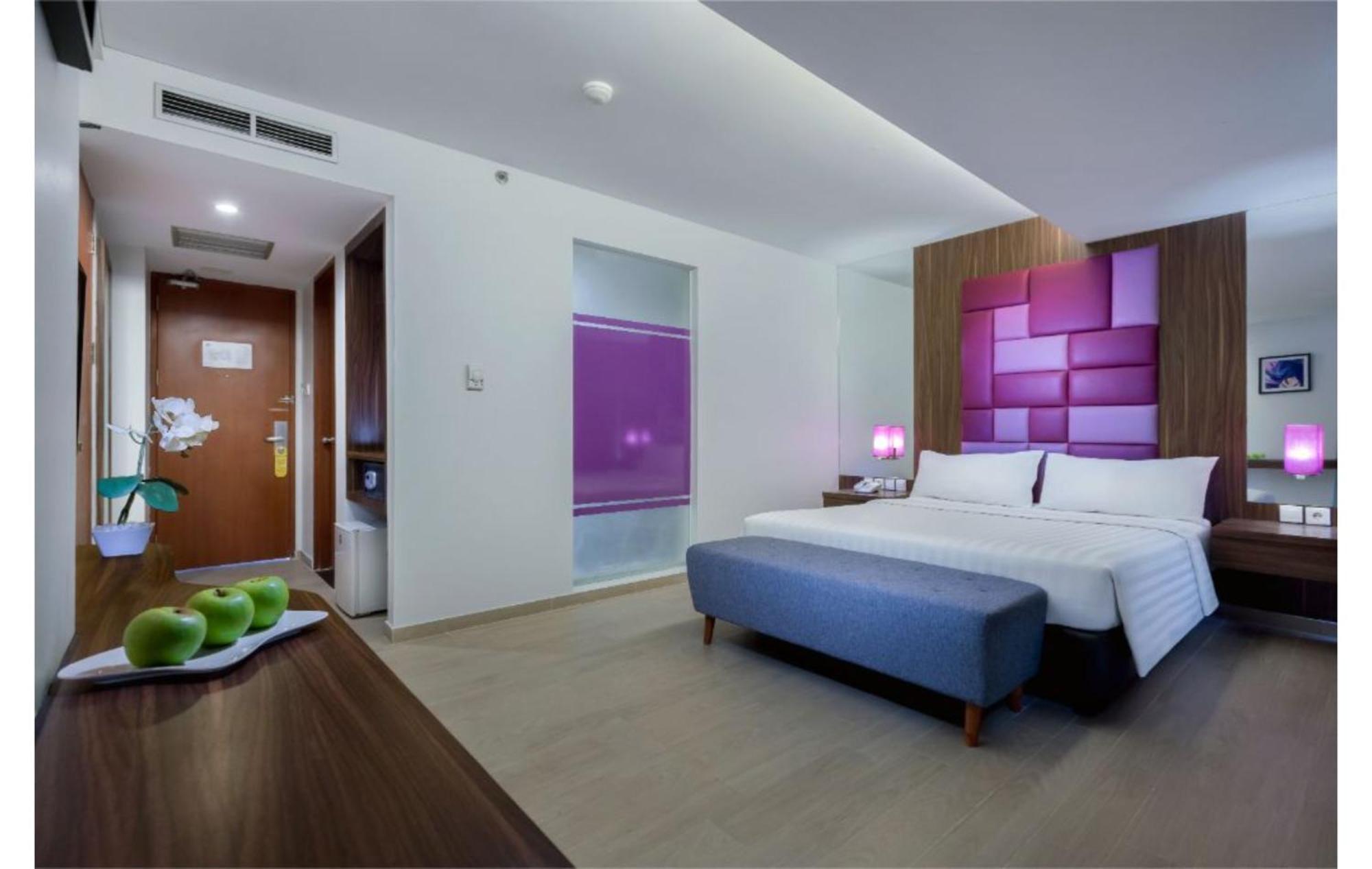 Quest Hotel Darmo - Surabaya By Aston Экстерьер фото
