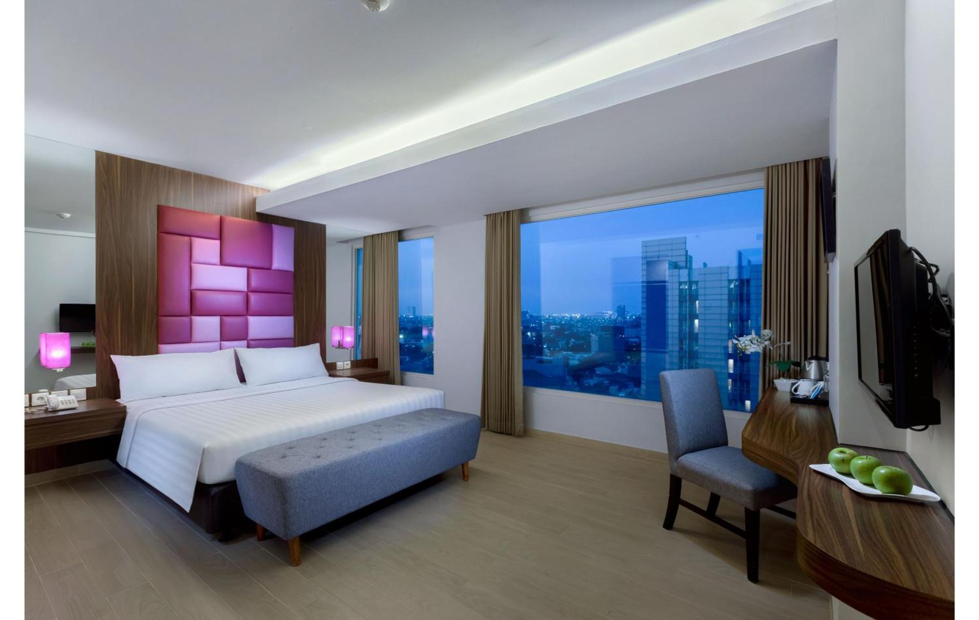 Quest Hotel Darmo - Surabaya By Aston Экстерьер фото