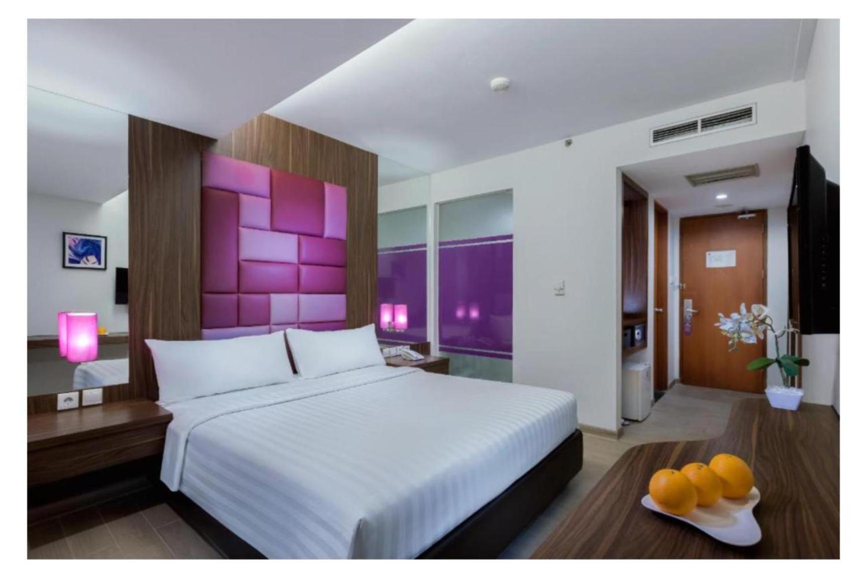 Quest Hotel Darmo - Surabaya By Aston Экстерьер фото