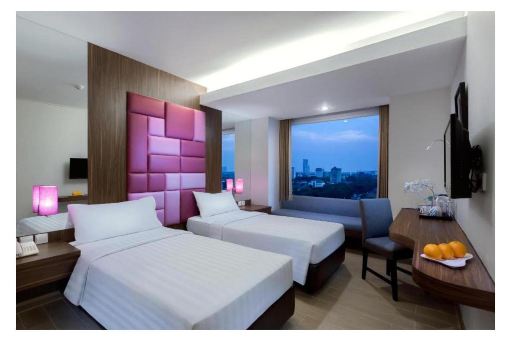 Quest Hotel Darmo - Surabaya By Aston Экстерьер фото
